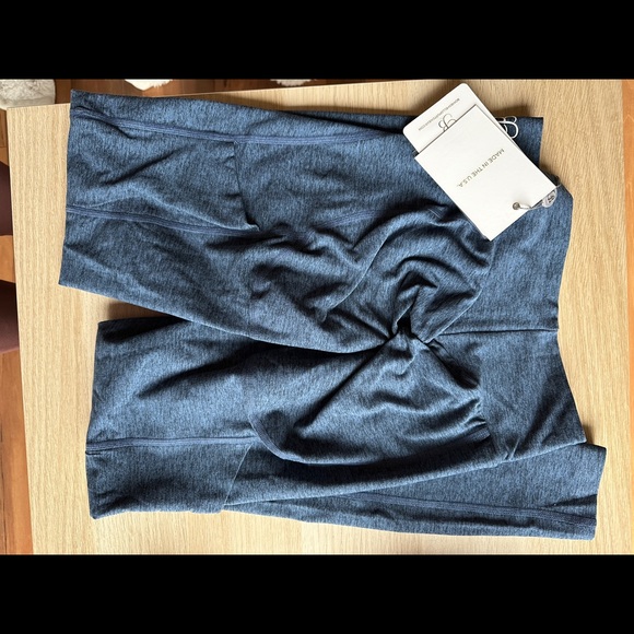 NWT Bombshell leggings uplift pocket - Picture 4 of 4